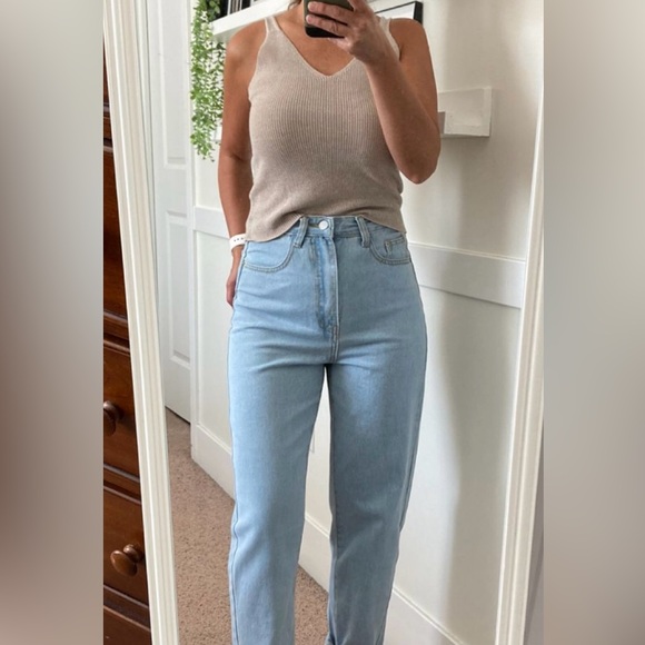 Zara Tops - Zara Cream tank top 🥥